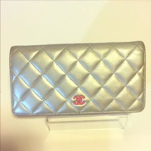 Pre owned Authentic Chanel Wallet